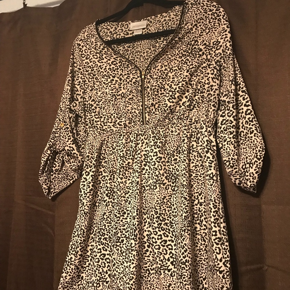 Large cheetah print Oh!Mamma brand maternity shirt